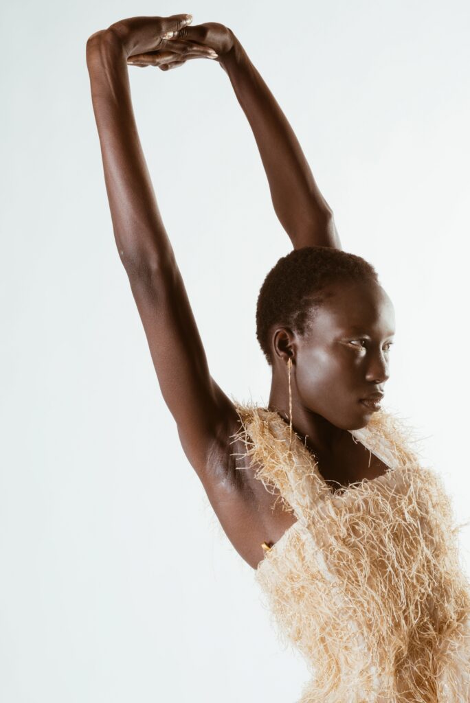 switch magazine editorial feder und fransen ohrringe