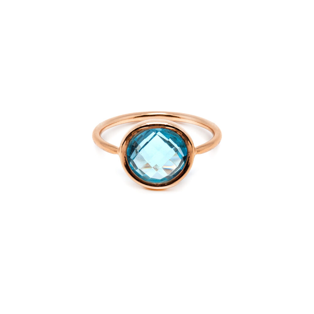 Colors ring in 925 gold-plated silver and blue topaz stone. Thais Bernardes Jewellery