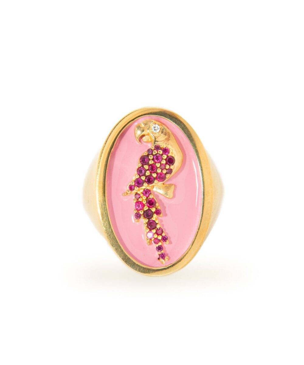 Rose Enamelled Chevalier Parrot ring in gold-plated silver. Thais Bernardes Jewellery