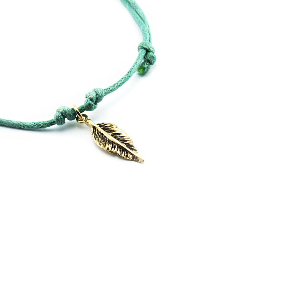 Collier en coton avec plume en argent